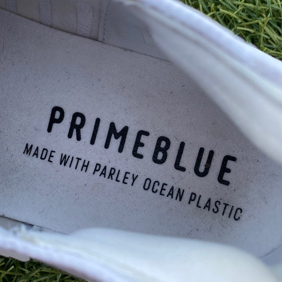 **SOLD!!**Adidas Ultraboost 21 Triple White - Picture 7 of 9